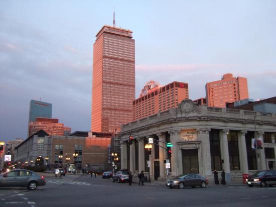 Le soleil se couche sur Boston